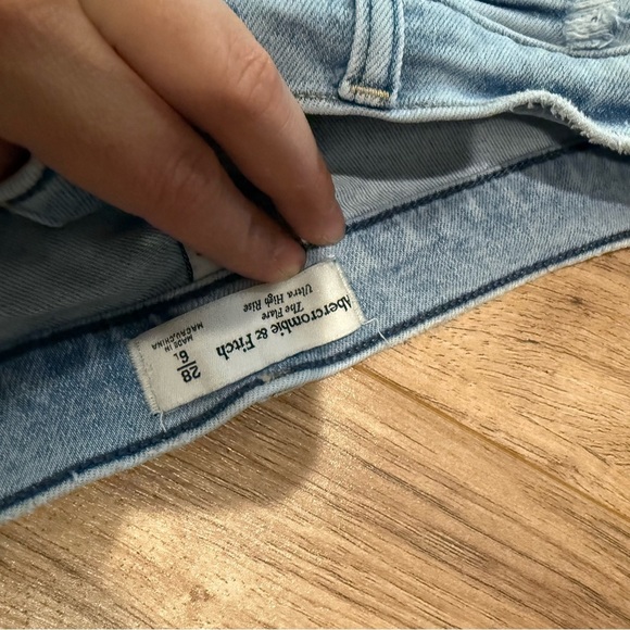 Abercrombie & Fitch Curve Love Ultra High Rise Flare Jean - Picture 9 of 9